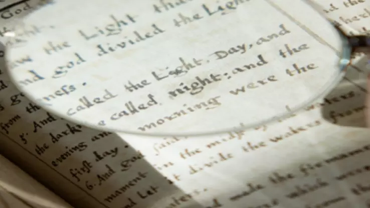 Image of a handwritten text examined under a microscope