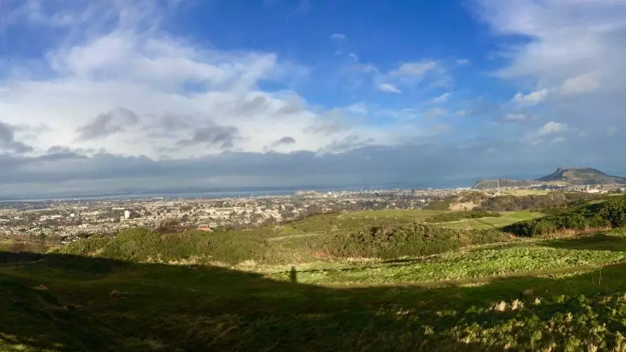 Photograph of the Edinburgh skyline